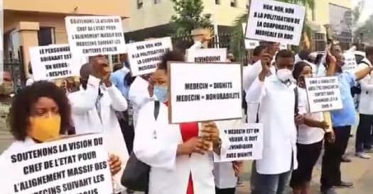 RDC : Les efforts de Eteni Longondo au Ministère de la santé salués par un groupe de médecins
