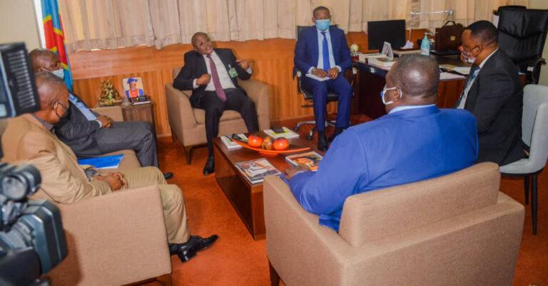 RDC : les arriérés des émoluments au menu des échanges entre Felix Momat et les députés provinciaux de 2006