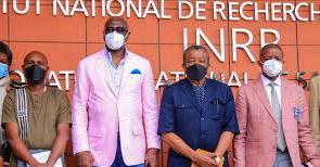 FOOT: Constant Omari consulte Jean-Jacques Muyembe en prévision de la reprise des championnats locaux et nationaux