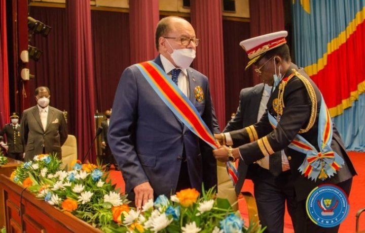 De son vivant, Kengo wa dondo est élevé au rang de Grand Coordon de l&rsquo;Ordre National des Héros Kabila-Lumumba