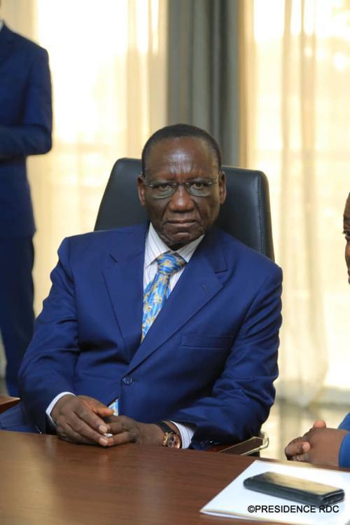 RDC: lancement du programme de cantonnage manuel des routes de desserte agricole à Kenge par Ilunga Ilunkamba