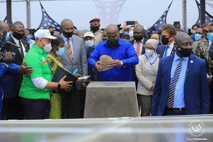 RDC : Felix tshisekedi pose  la première pierre de la  construction d’une centrale solaire à Maluku