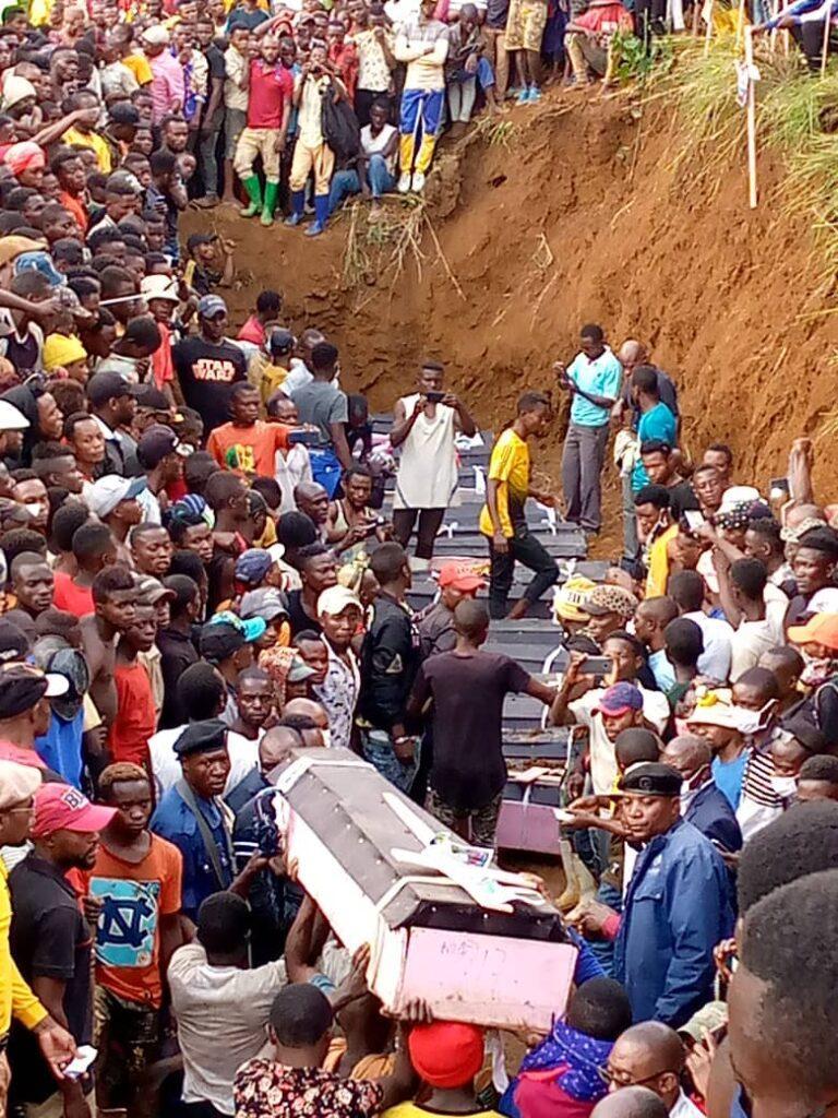 SUD-KIVU : enterrement des 18 victimes de l&rsquo;eboulement dans les carrés miniers