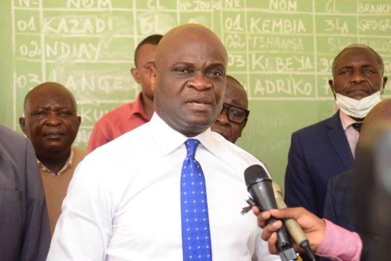 EPST : reprise imminente des cours , Willy Bakonga préoccupé par le respect des gestes barrières dans les écoles