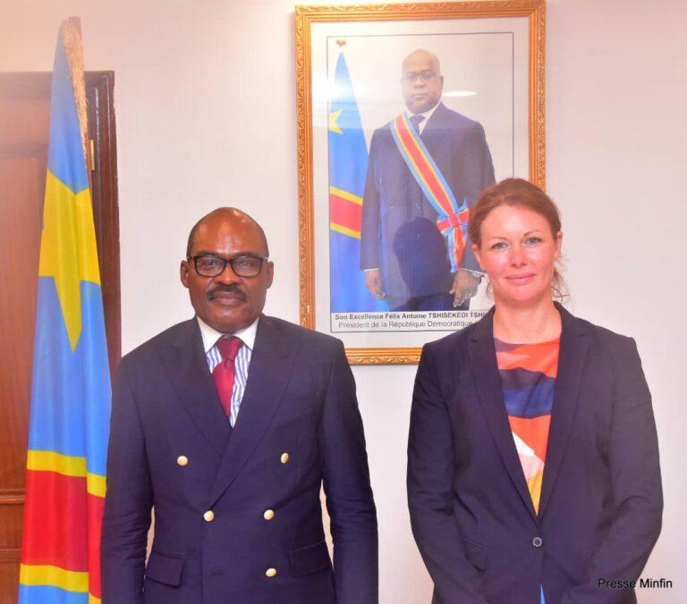 Coopération : Voici le modus vivendi environnemental trouvé entre le Ministre des Finances Nicolas KAZADI et l&rsquo;Ambassadrice de la Grande-Bretagne, Emily MALTMAN.