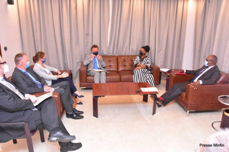 Le Ministre des Finances Nicolas KAZADI et les ambassadeurs d&rsquo;Allemagne, du Royaume-Uni et de la Norvège sont convenus du modus operandi visant la lutte contre la déforestation et la pauvreté en RDC.