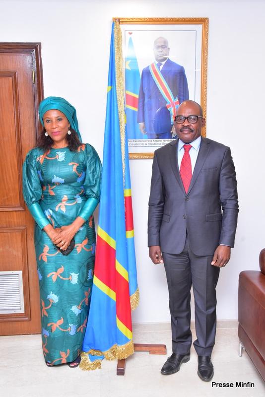 Le Ministre des Finances Nicolas KAZADI a reçu les encouragements de Ahunna EZIAKONWA pour ses performances dans le cadre de la mobilisation des recettes.