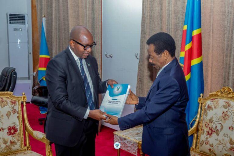 RDC/Gouvernement : Sama Lukonde a déposé à l&rsquo;Assemblée Nationale le projet de budget 2022 évalué à 10,3 milliards USD