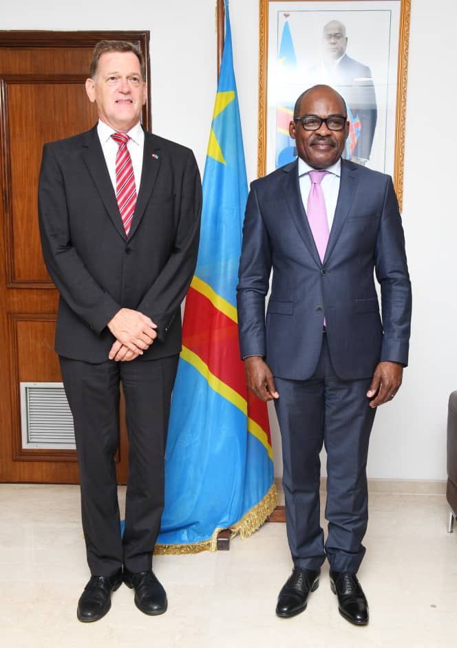 Le Ministre des Finances Nicolas KAZADI et Roger DENZER ont échangé sur la conclusion du programme économique entre la RDC et le FMI.