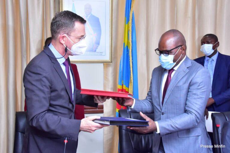 RDC : Nicolas Kazadi et la SFI signent un accord en vue de connecter 30% de la population à l&rsquo;énergie électrique à l&rsquo;horizon 2024