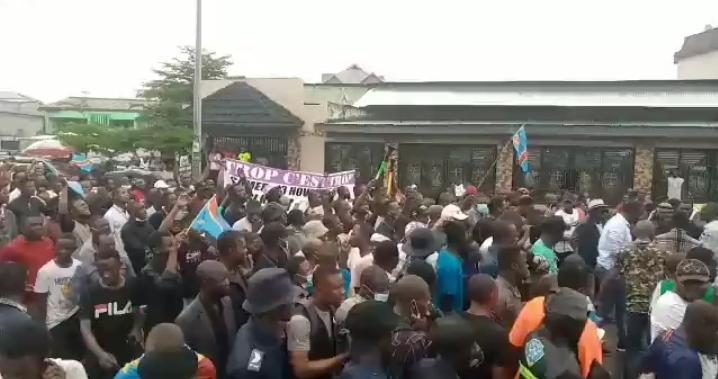 Kinshasa: la marche du Front Patriotique contre le bureau de la CENI a débuté sous la pluie