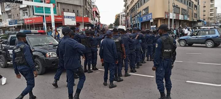Sit-in devant la CENI : la tension monte entre manifestants et la Police