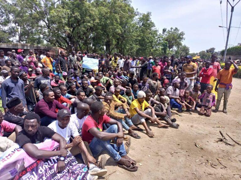 Rutshuru: la population en sit-in pour la deuxième journée consécutive devant le bureau du territoire