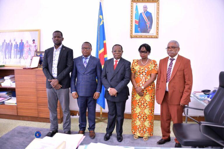 Kinshasa : Un Memorandum des Professeurs de l&rsquo;UNIKIN déposé au Sénat