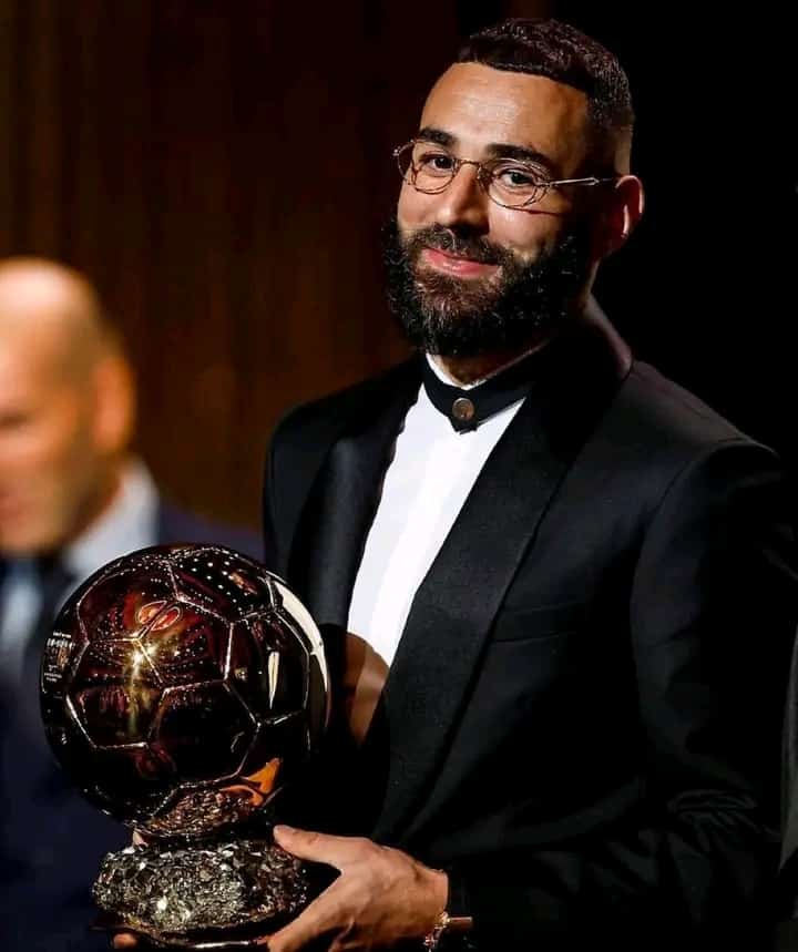 Foot international : Karim Benzema, huitième joueur du Real Madrid à remporter le Ballon d&rsquo;Or