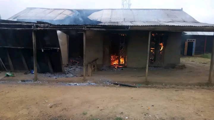 Beni : Un centre de santé incendié par les ADF