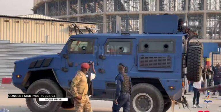 Stade des martyrs : Moise Mbiye débarque d’un blindé de la police