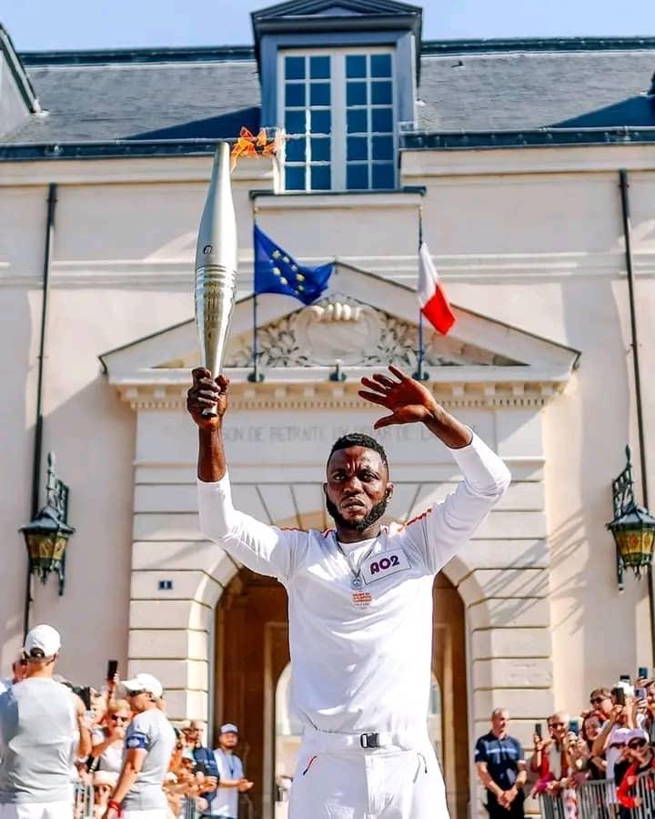 JO-2024 : le Congolais Arnold Kisoka parmi les porteurs de la flamme à Paris