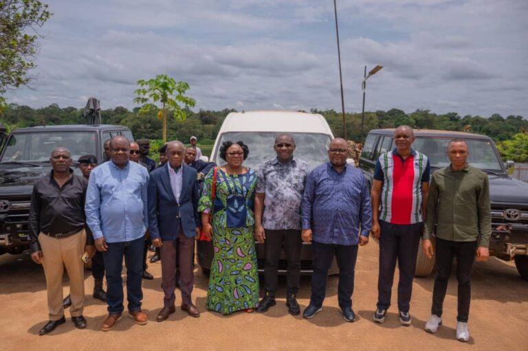 Tshuapa : l&rsquo;administration du gouverneur Armand Yambe dotée de trois véhicules flambants neufs