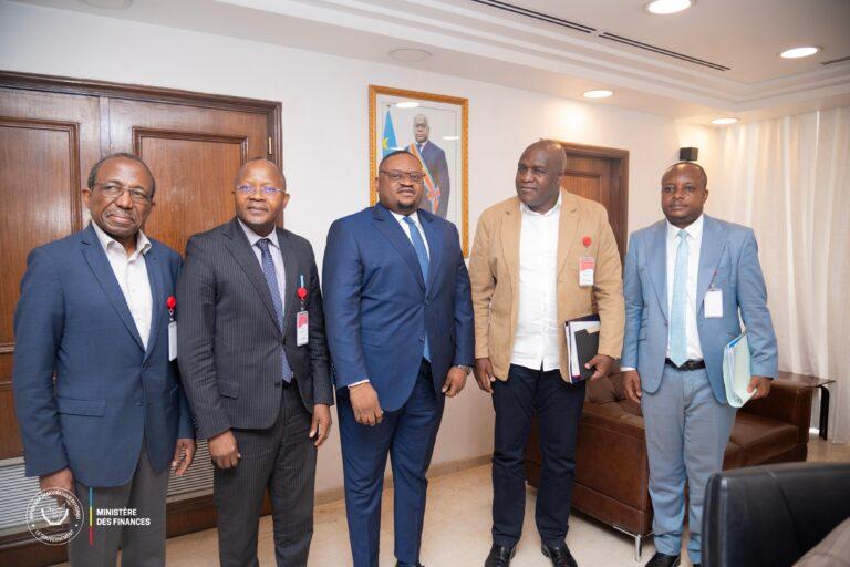 Centre hospitalier universitaire renaissance (ex-Mama Yemo) : Doudou Fwamba Likunde et le comité de gestion finalisent les derniers réglages avant le lancement des activités