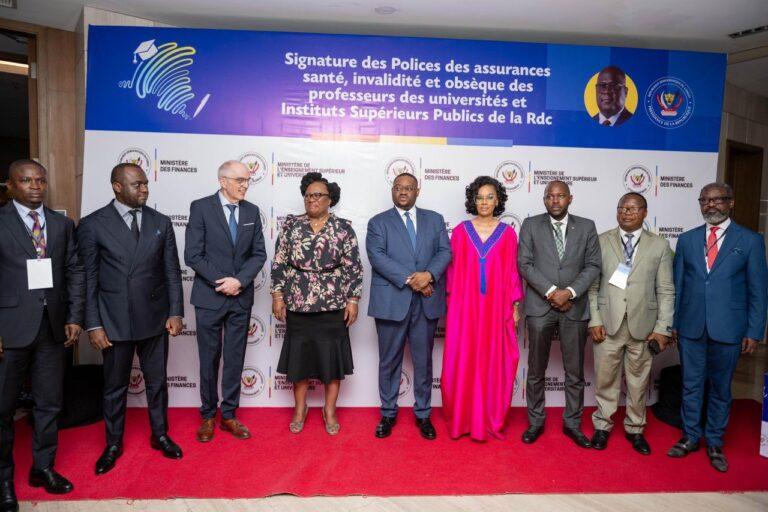 ESU : Doudou Fwamba Lukunde et Marie-Therese Sombo signent les polices d&rsquo;assurance santé, invalidité et obsèques des professeurs