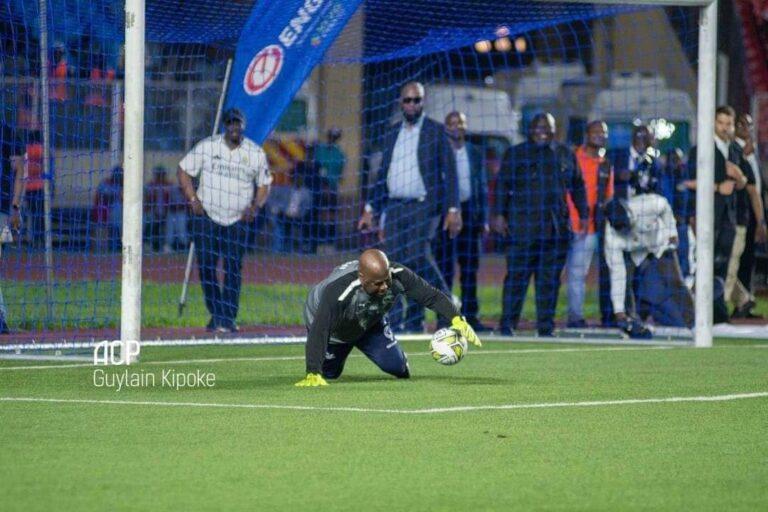 Pour la paix dans l&rsquo;Est de la RDC, Félix Tshisekedi mouille le maillot au Stade des Martyrs
