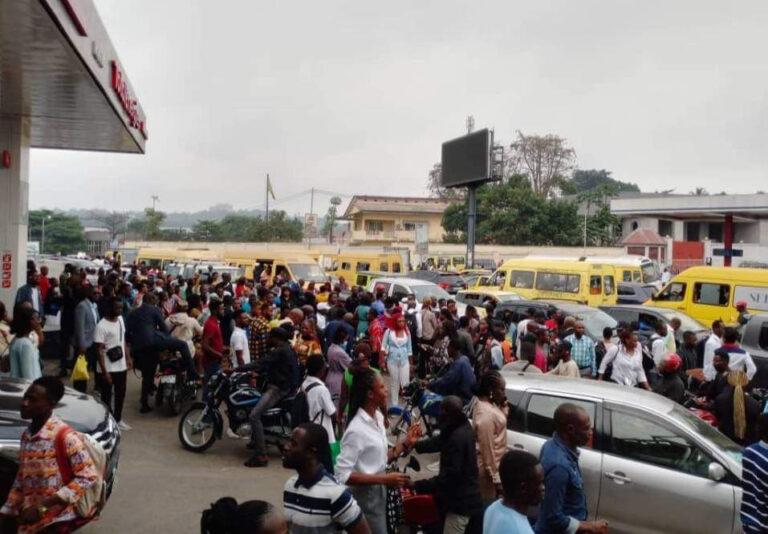 Kinshasa : Un delai moratoire de 10 jours accordé à l&rsquo;Association des chauffeurs du Congo pour sensibiliser les acteurs du secteur au sujet des tarifs fixés