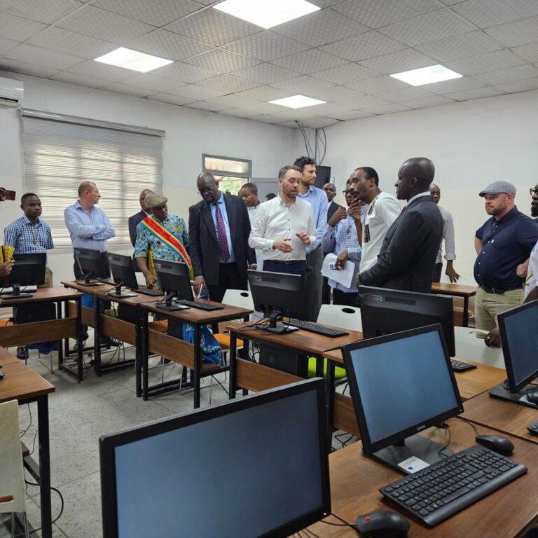 Arrivée du ministre Belge des affaires étrangères à Kinshasa : Honorable MULENDA NYEMBO Guyguy salue l’engagement de la Belgique pour le développement durable et inclusif en RDC