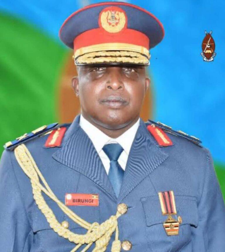 Opération Shuja: le Général-Major James Birungi prend le bâton de commandement