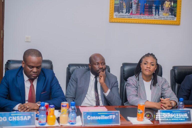 CNSSAP – RÉGIME DES POLICIERS ET MILITAIRES – RÉUNION D&rsquo;ORIENTATION STRATÉGIQUE : LEURS EXCELLENCES JP LIHAU EBUA ET J. SHABANI LUKOO RECOMMANDENT AU DG JUNIOR MATA UNE VULGARISATION TOUS AZIMUTS