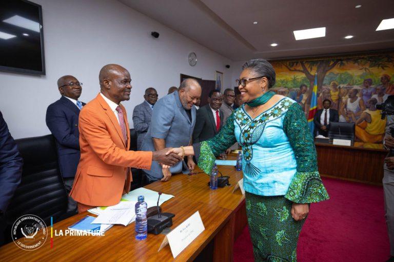 RDC : le gouvernement négocie avec le patronat et les syndicats pour l’application du SMIG revalorisé à 21 500 FC