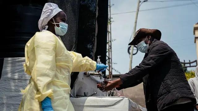 Ebola : un avion à destination des États-Unis atterrit d’urgence à Montréal suite à la présence d’un passager suspect venant de Kinshasa
