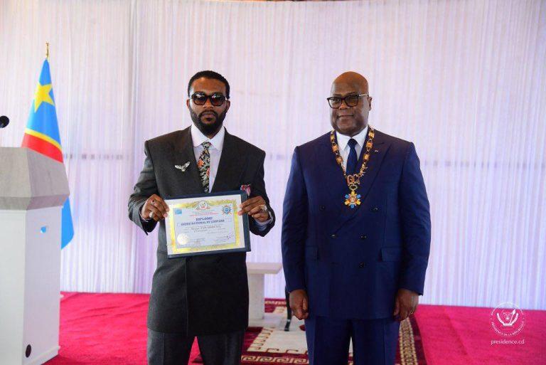 Musique : Tshisekedi élève Fally au rang de Chevalier de l’Ordre national du Léopard