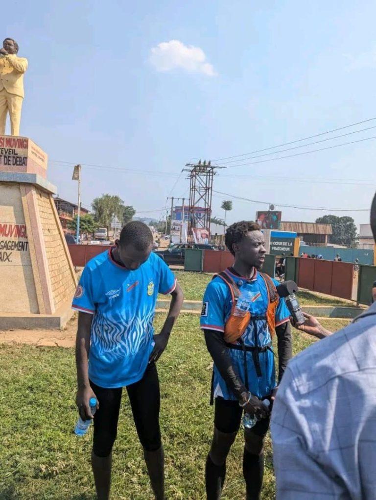 Kikandi Mitima Elie accueilli chaleureusement à Beni après une marche de 54 kilomètres pour la paix et l’unité