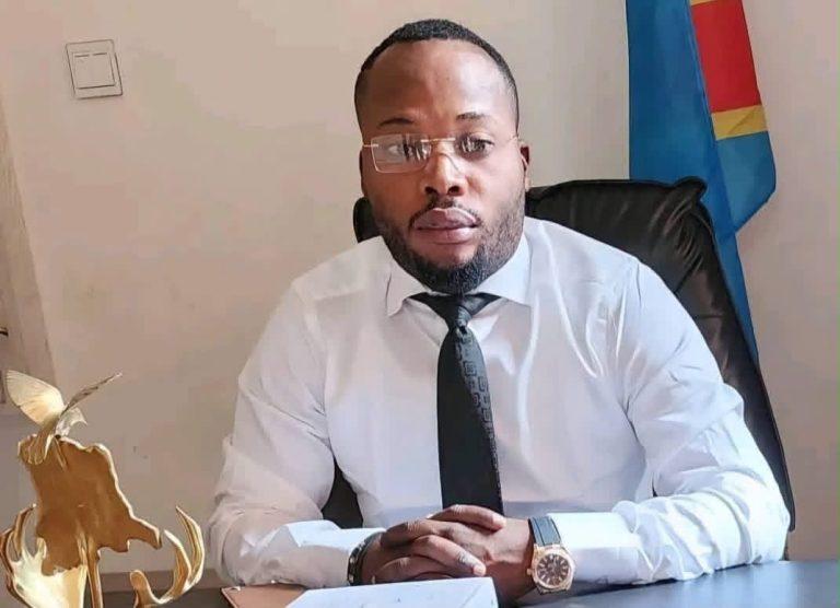 Kinshasa : audition prolongée pour le journaliste Louis France Kuzikesa au parquet de la Gombe